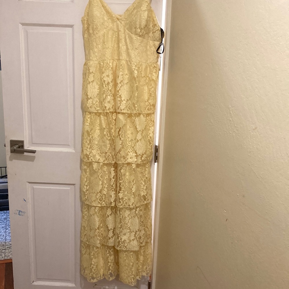 NWT Tiered Lace dress